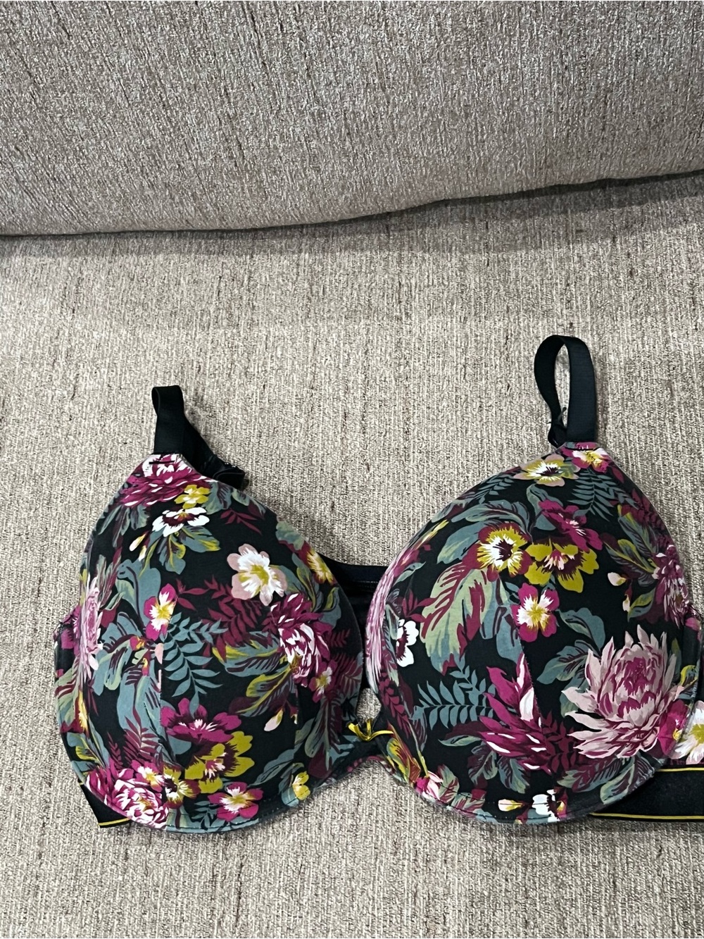 Floral Underwire T-Shirt Bra in Black with Pink & Green Accents land Bryant